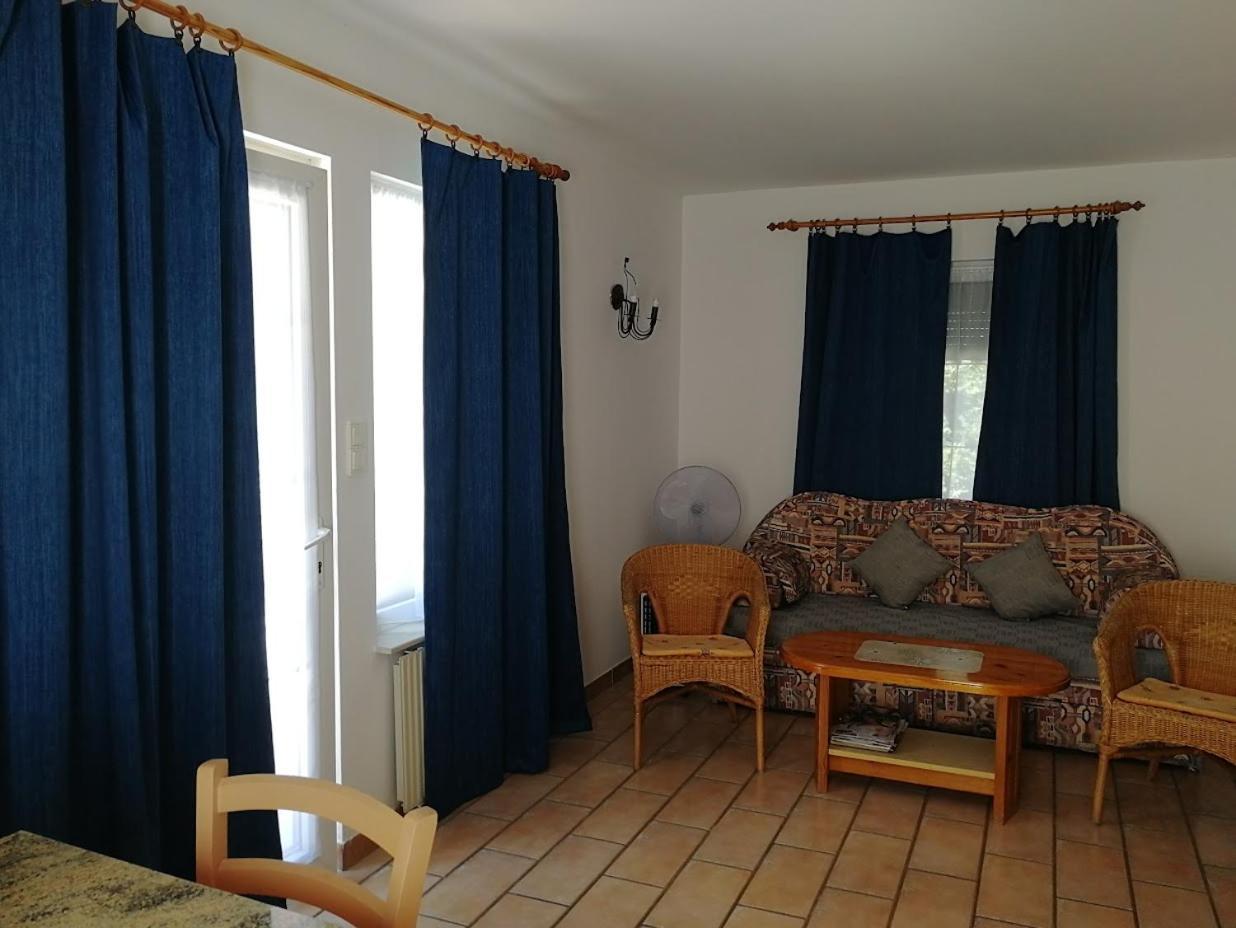 Feszek Apartmanhaz Vonyarcvashegy Exterior photo